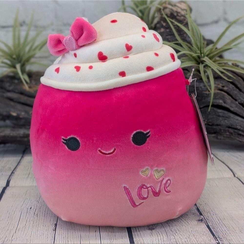 NWT Cinnamon the Love Milkshake 8" Valentine Squishmallow